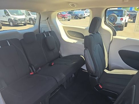 Used 2022 Chrysler Voyager LX FWD image 12