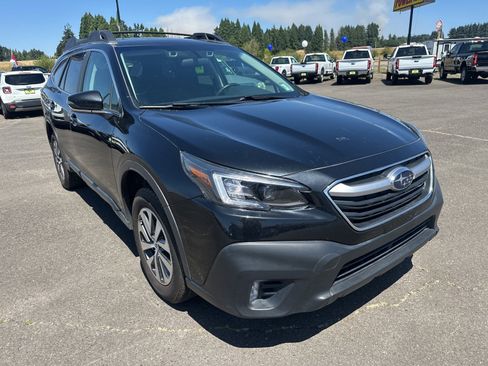 Used 2020 Subaru Outback Premium image 4