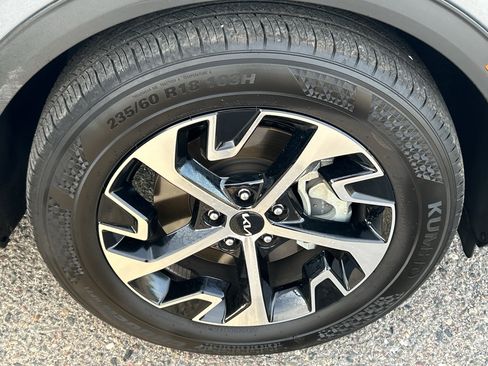 Used 2025 Kia Sportage EX image 8