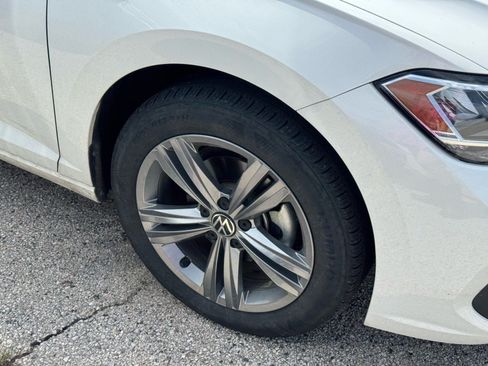 Used 2024 Volkswagen Jetta SE w/ Panoramic Sunroof Package FWD image 4