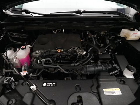 Used 2023 Toyota Sienna XLE FWD image 3