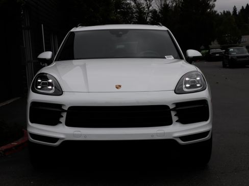 Used 2023 Porsche Cayenne AWD/4WD image 4