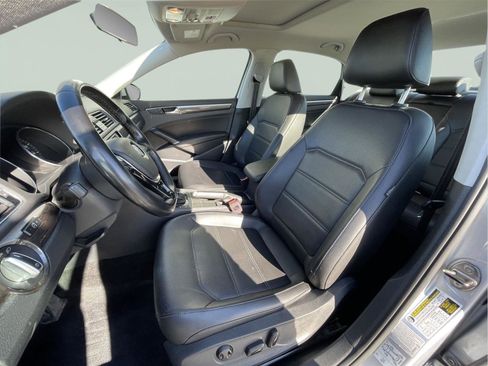 Used 2018 Volkswagen Passat 2.0T SE FWD image 12