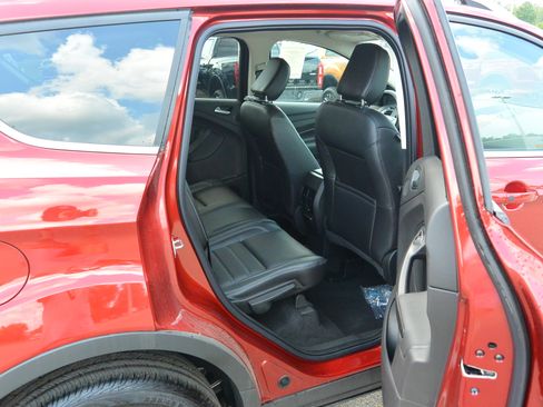 Used 2019 Ford Escape Titanium image 16