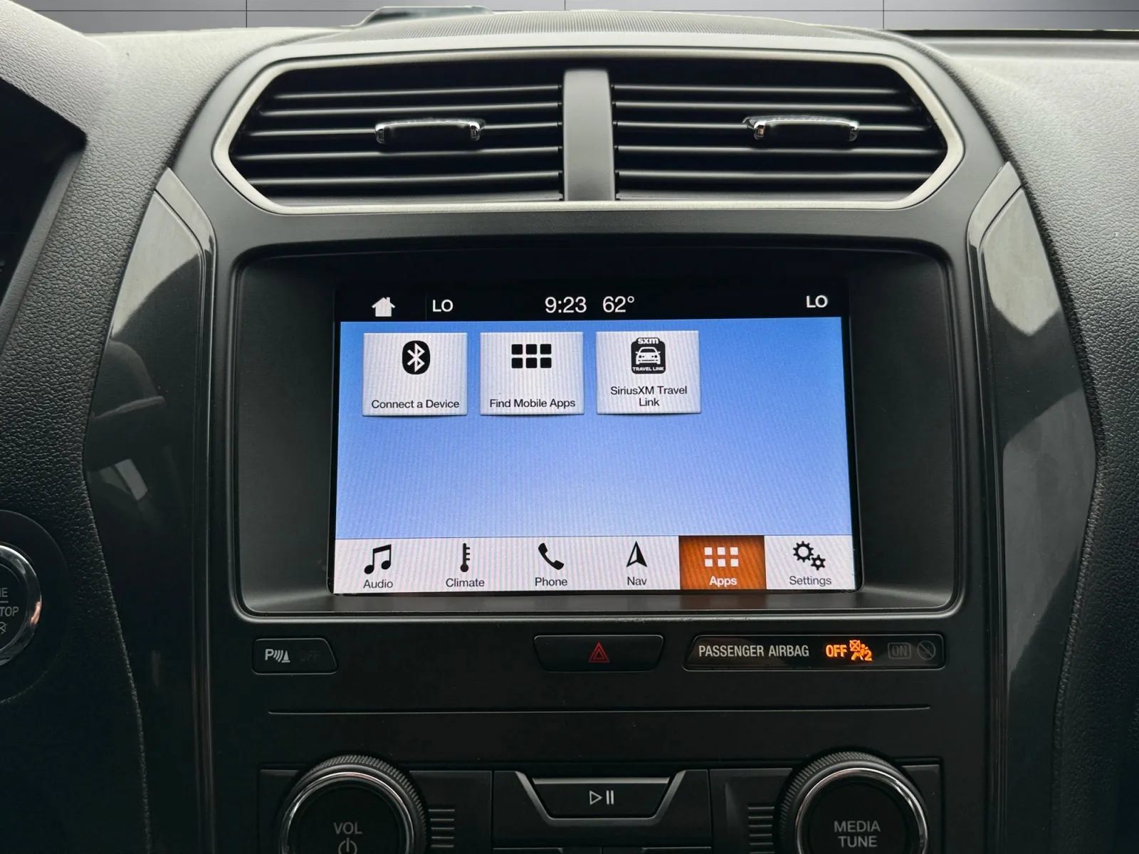 Used 2019 Ford Explorer XLT w/ Equipment Group 202A AWD/4WD image 35