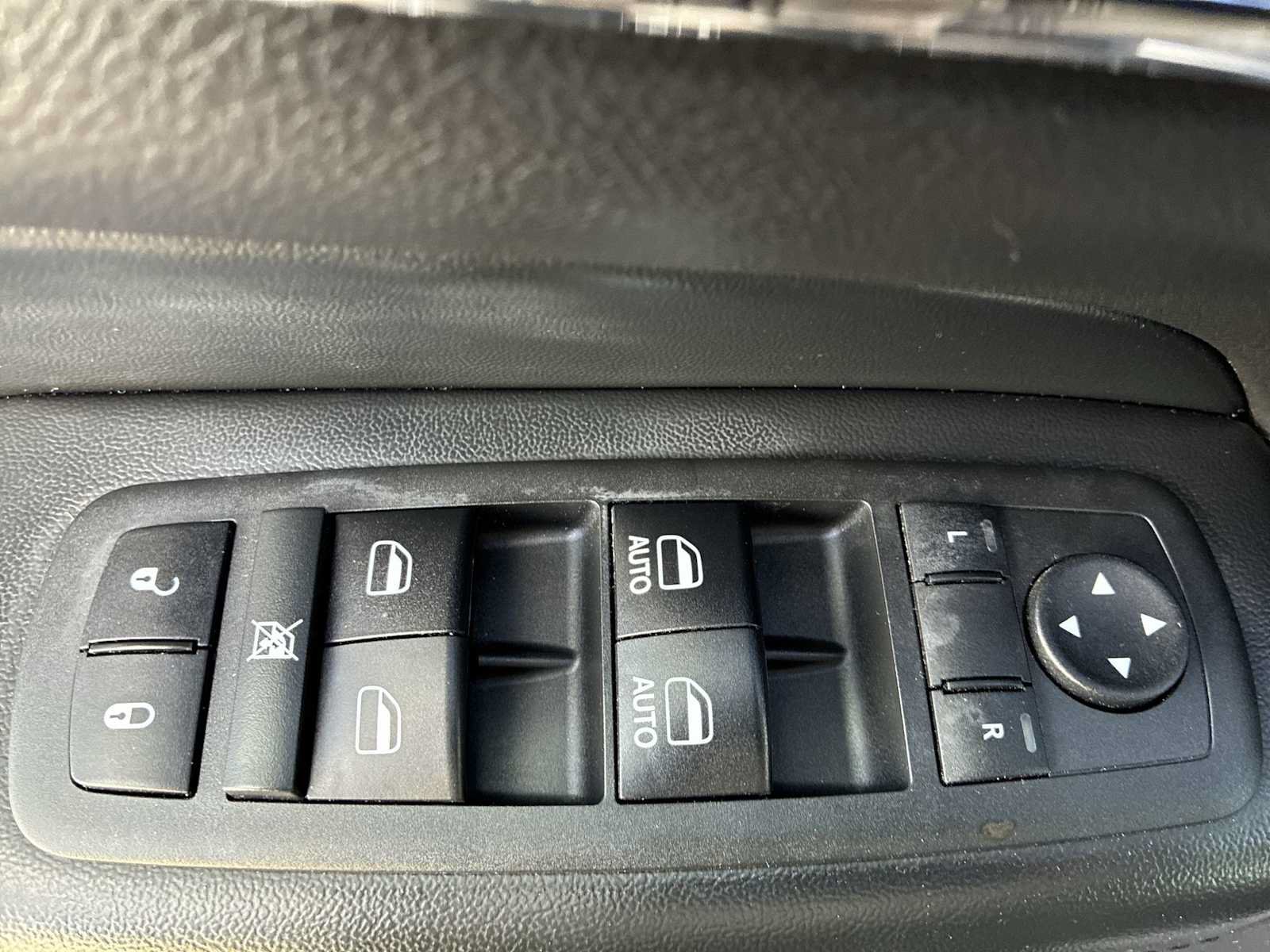 Used 2018 Jeep Grand Cherokee Limited AWD/4WD image 15