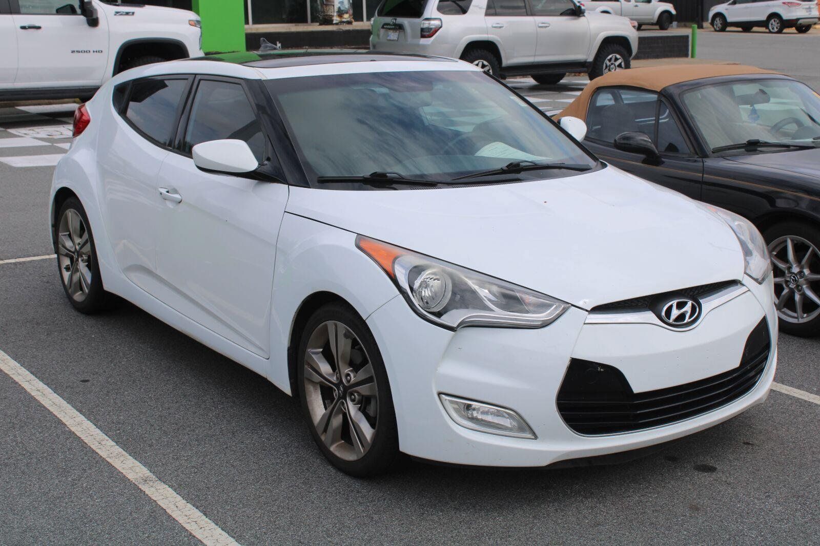 Used 2017 Hyundai Veloster Value Edition FWD image 3