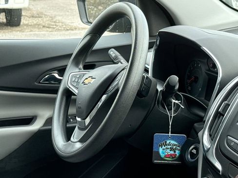 Used 2020 Chevrolet Equinox LS image 11