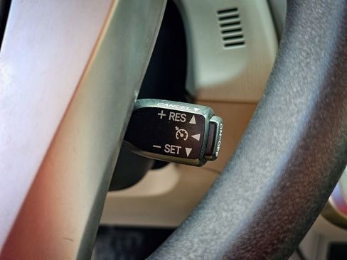 Used 2016 Toyota Prius V Two image 19