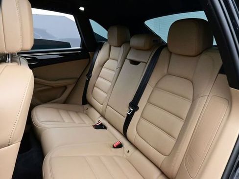 Certified 2022 Porsche Macan S AWD/4WD image 14