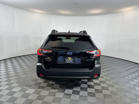Used 2025 Subaru Outback Premium w/ Popular Package #1A image 9