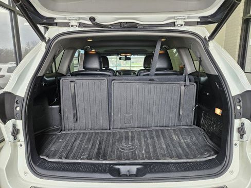Used 2016 Toyota Highlander XLE image 11
