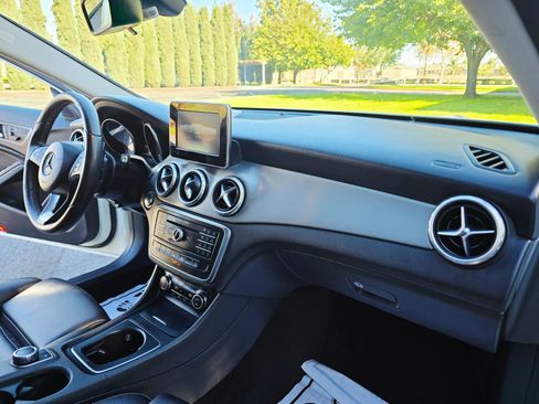 Used 2017 Mercedes-Benz GLA 250 4MATIC image 30