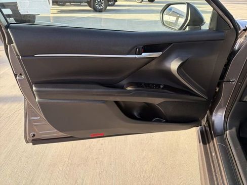 Used 2023 Toyota Camry SE image 9