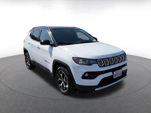 Used 2025 Jeep Compass Limited AWD/4WD image 3