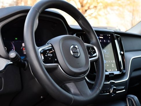 Certified 2025 Volvo XC60 B5 Plus image 10