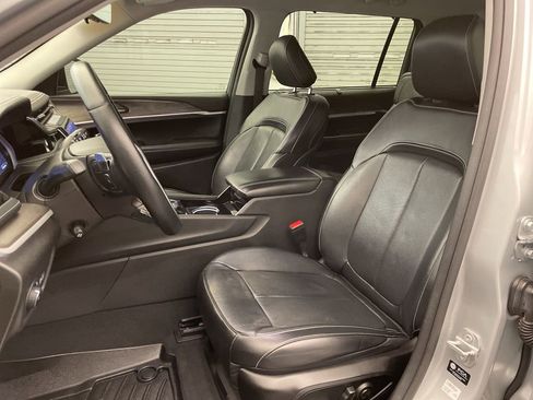 Certified 2022 Jeep Grand Cherokee L Limited w/ Luxury Tech Group II image 19