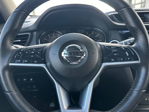 Used 2019 Nissan Rogue SV image 22