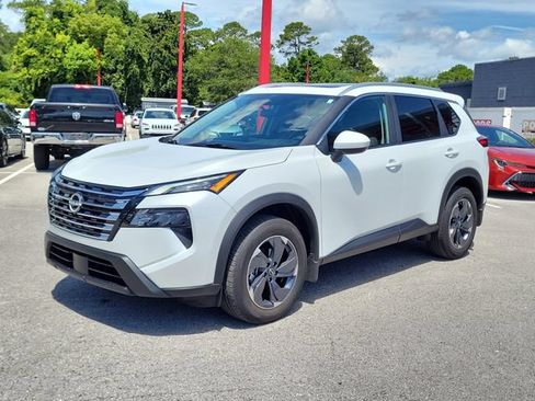 Certified 2025 Nissan Rogue SV w/ SV Premium Package FWD image 5