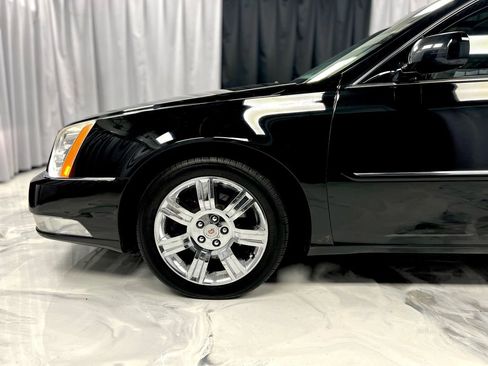 Used 2011 Cadillac DTS Platinum image 10