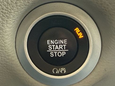 Used 2017 Chrysler Pacifica Limited image 19