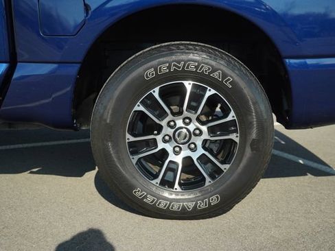 Used 2021 Nissan Titan SV w/ SV Convenience Package image 39