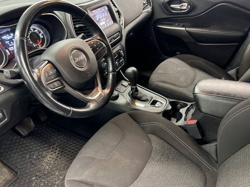 Used 2020 Jeep Cherokee Latitude w/ Cold Weather Group image 9