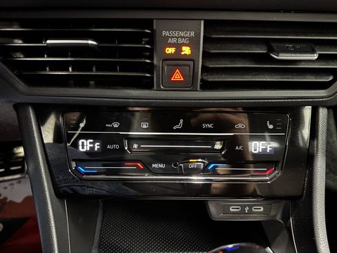 Used 2025 Volkswagen Jetta Sport FWD image 32