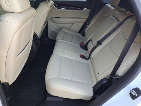 Used 2017 Cadillac XT5 Premium Luxury FWD image 12