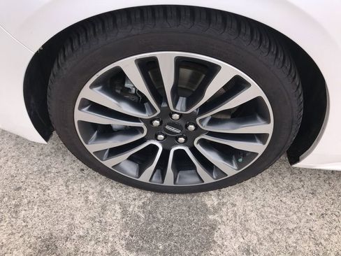 Used 2019 Lincoln Continental Select w/ Continental Climate Package image 10