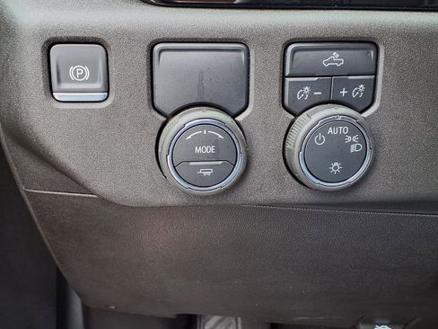 Used 2025 Chevrolet Silverado 1500 LT RWD image 22