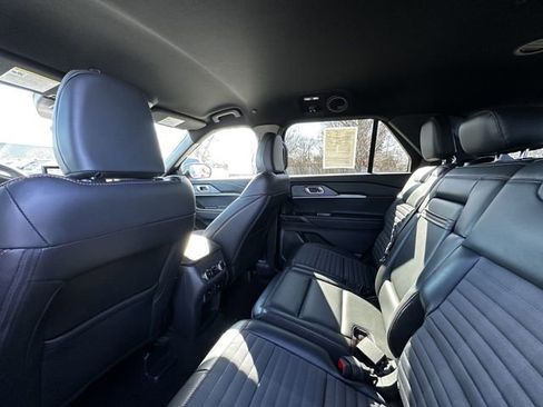 Certified 2025 Ford Explorer ST-Line w/ ST-Line Street Pack image 18