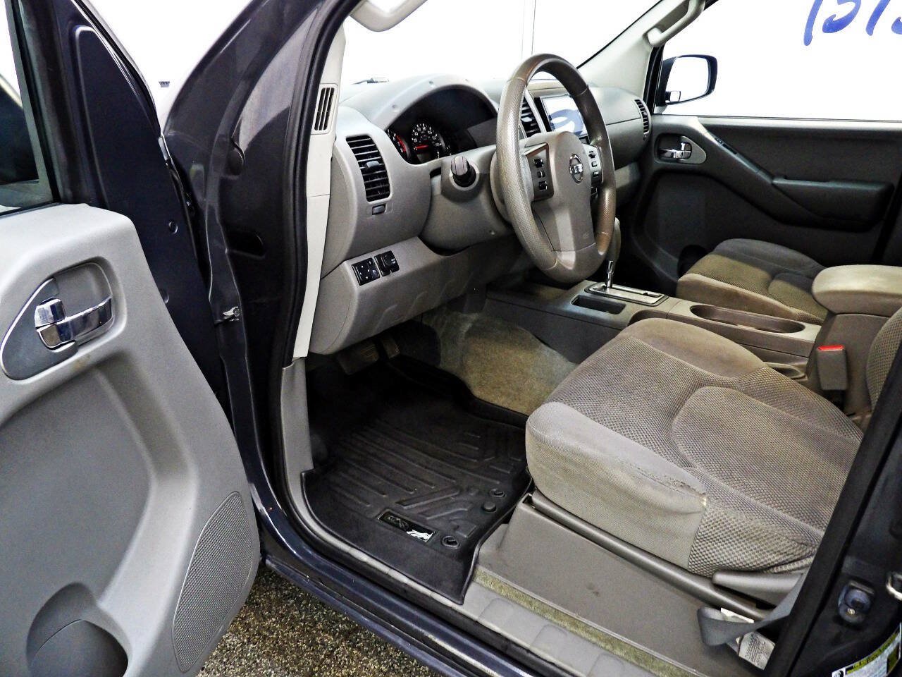 Used 2012 Nissan Frontier SV w/ SV Premium Utility Pkg AWD/4WD image 9