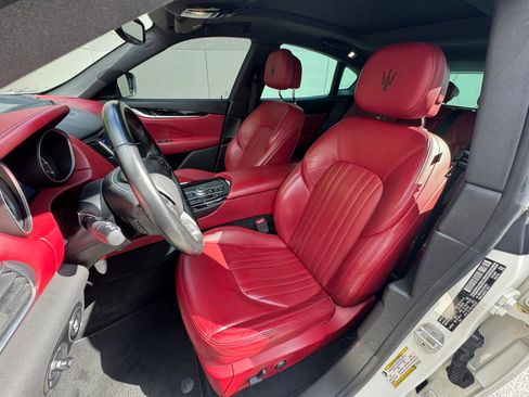 Used 2018 Maserati Levante GranLusso image 3