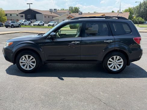 Used 2013 Subaru Forester 2.5X Premium w/ Popular Pkg 1 AWD/4WD image 9