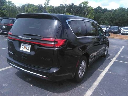 Certified 2025 Chrysler Pacifica Select FWD image 4