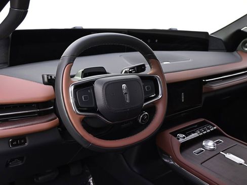 New 2026 Lincoln Navigator L Reserve AWD/4WD image 11