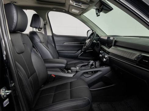 Used 2024 Kia Telluride EX w/ EX Captain's Chair Package AWD/4WD image 29