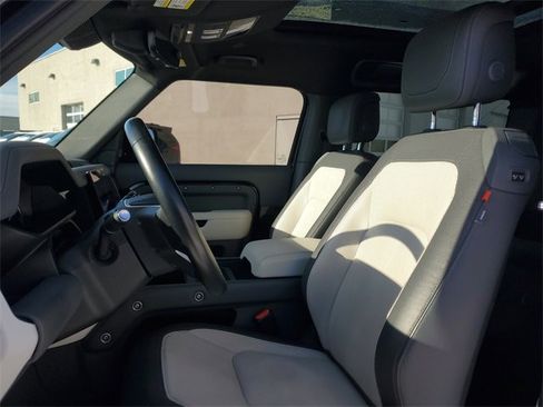 Used 2023 Land Rover Defender 90 X-Dynamic SE image 15