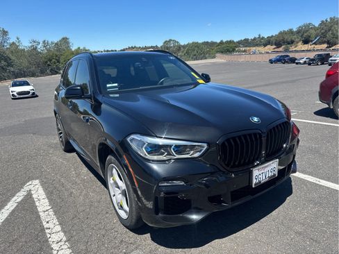 Used 2019 BMW X5 xDrive50i w/ M Sport Package AWD/4WD image 3