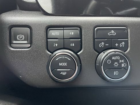 Used 2024 Chevrolet Silverado 1500 LT Trail Boss w/ Protection Package image 31