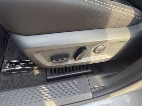 Used 2024 Nissan Rogue SV FWD image 11