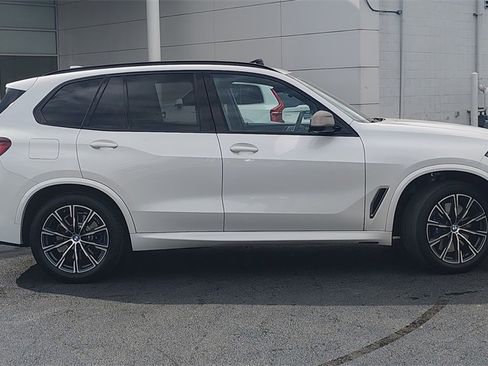 Used 2021 BMW X5 M50i image 2