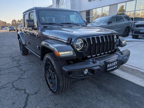 Used 2022 Jeep Gladiator Willys image 2