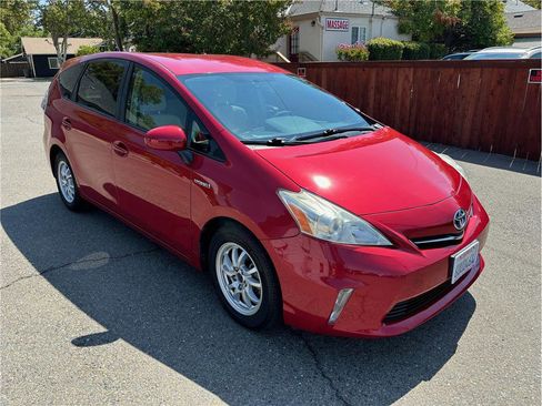 Used 2012 Toyota Prius V Three image 1