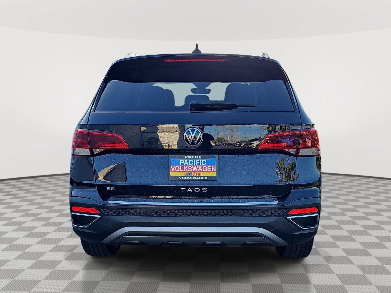 Used 2023 Volkswagen Taos SE w/ Black Wheel Package FWD image 6