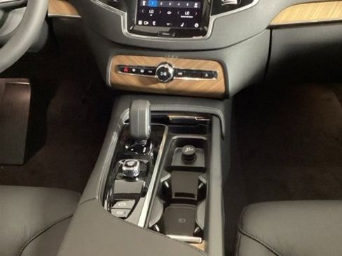 New 2025 Volvo XC90 T8 Plus w/ Protection Package Premier image 23