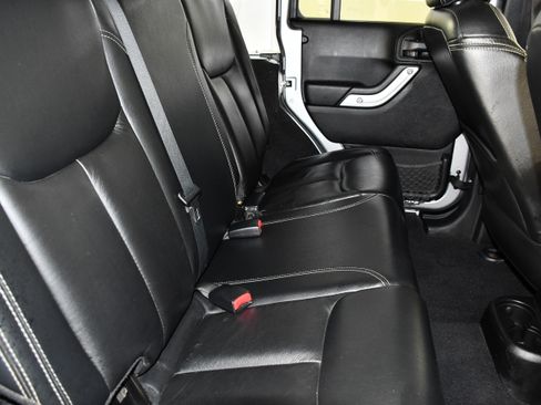 Used 2013 Jeep Wrangler Unlimited Sahara w/ Connectivity Group AWD/4WD image 43