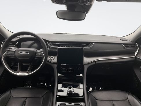 Used 2023 Jeep Grand Cherokee Limited image 14