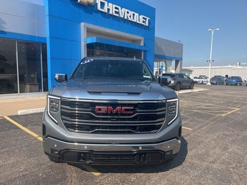 Used 2024 GMC Sierra 1500 SLT w/ SLT Premium Plus Package AWD/4WD image 2